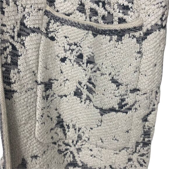 J.Jill Floral Jacquard oatmeal Topper - Picture 8 of 8